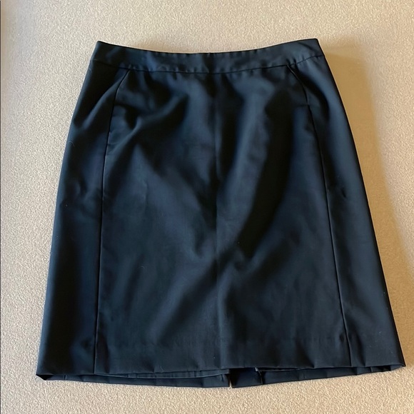 BANANA REPUBLIC Outlet Classic Black Women's Stretch Skirt- 4 - Picture 3 of 10